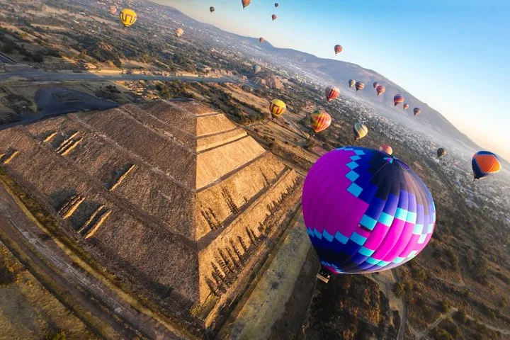 Balloon flight + Breakfast in cave + Pyramids + Pick up CDMX. in Mexico City, Mexico